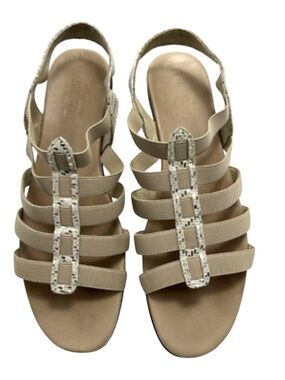Munro American "Darian" Beige Strappy Slingback Sandals